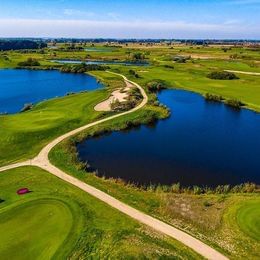 Sobienie Królewskie Golf & Country Club
