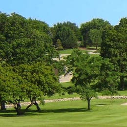 Mauh-Nah-Tee-See Country Club