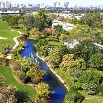 Karma Lakelands Golf Resort