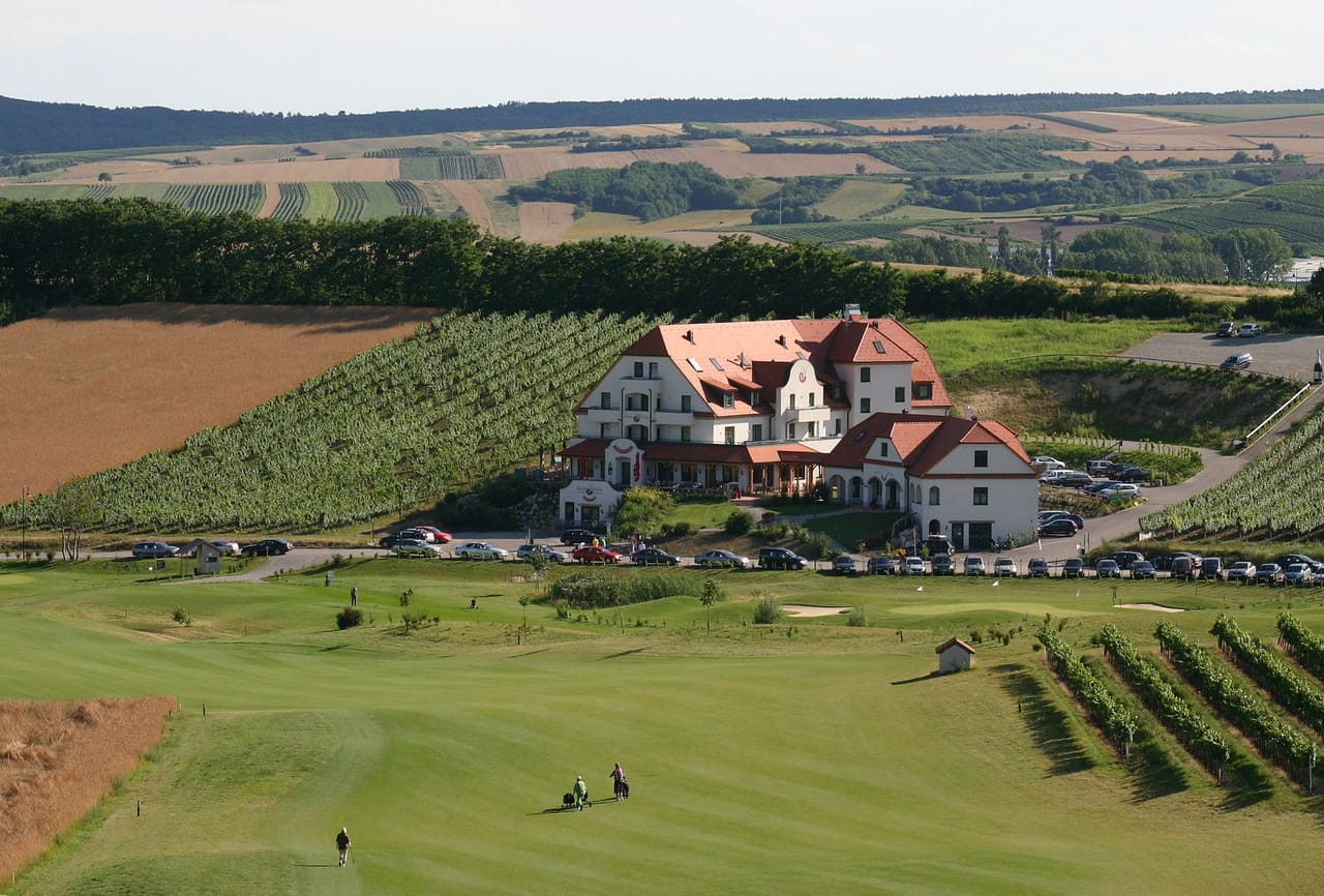 Golfclub Veltlinerland Poysdorf (4-Loch)