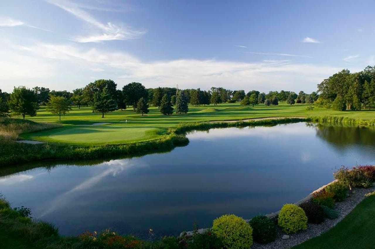 Swan Lake Resort (Silver)