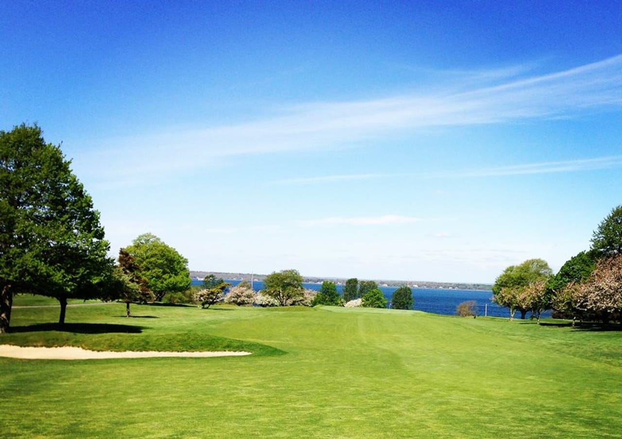 Wanumetonomy Golf & Country Club