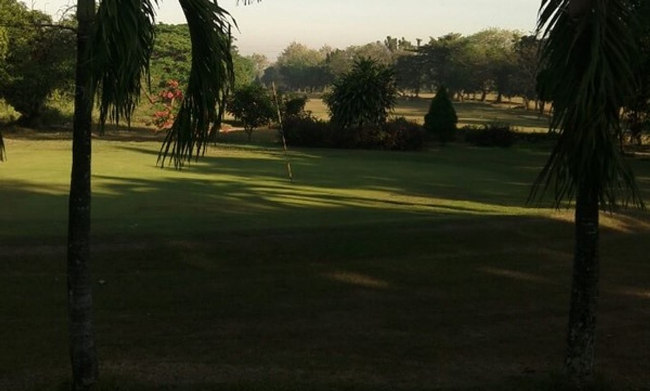 Padang Golf Baddoka Makassar