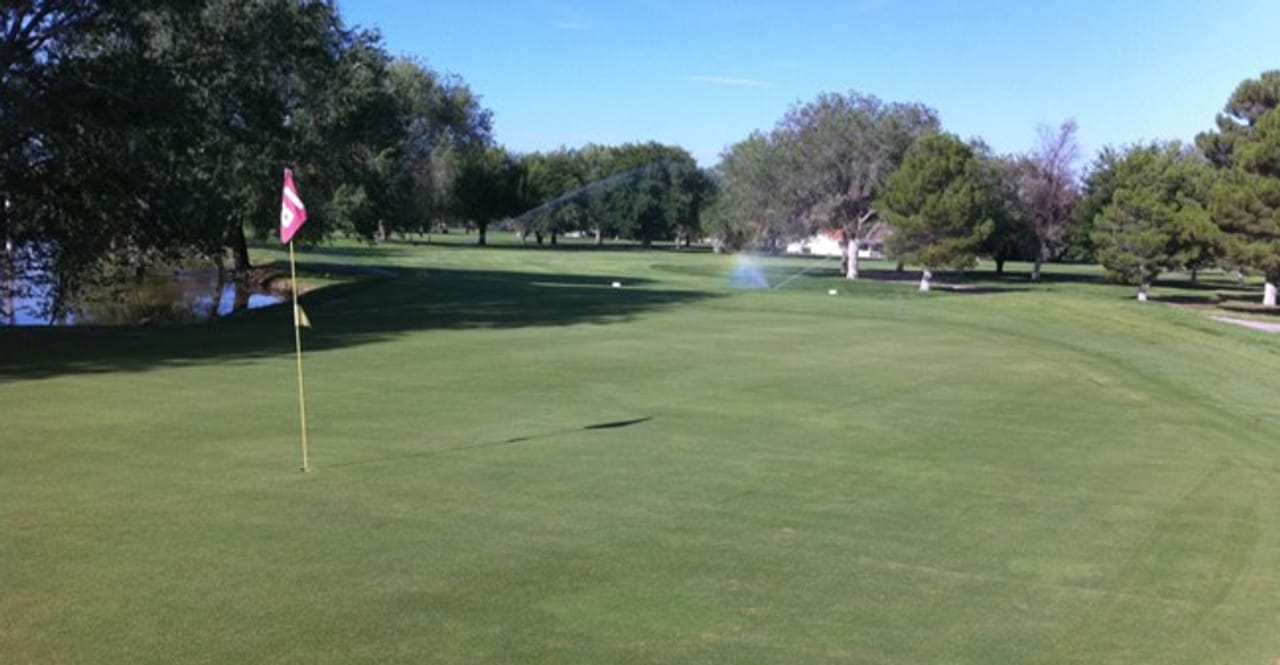 Dos Lagos Golf Course