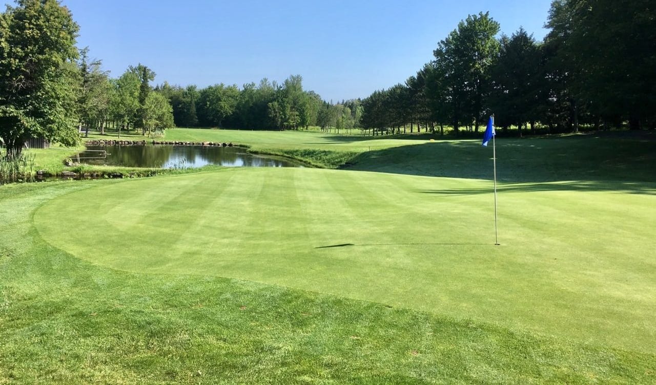 Les Rochers Bleus Golf & Auberge