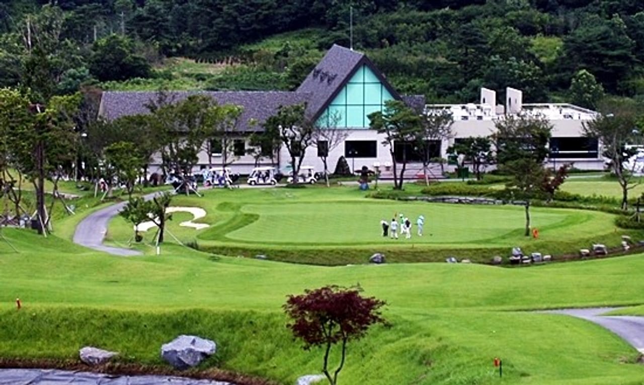 The Hill Country Club