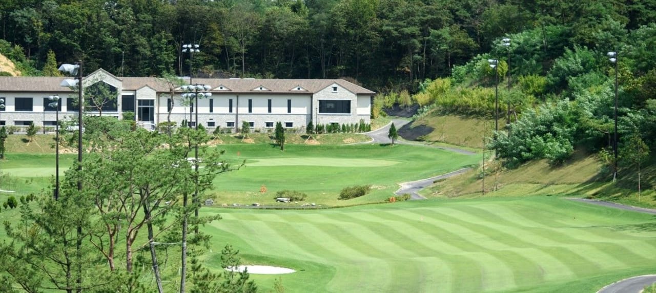 The Nine Golf Club