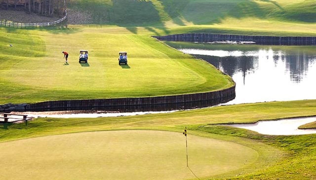 Bearspaw Country Club