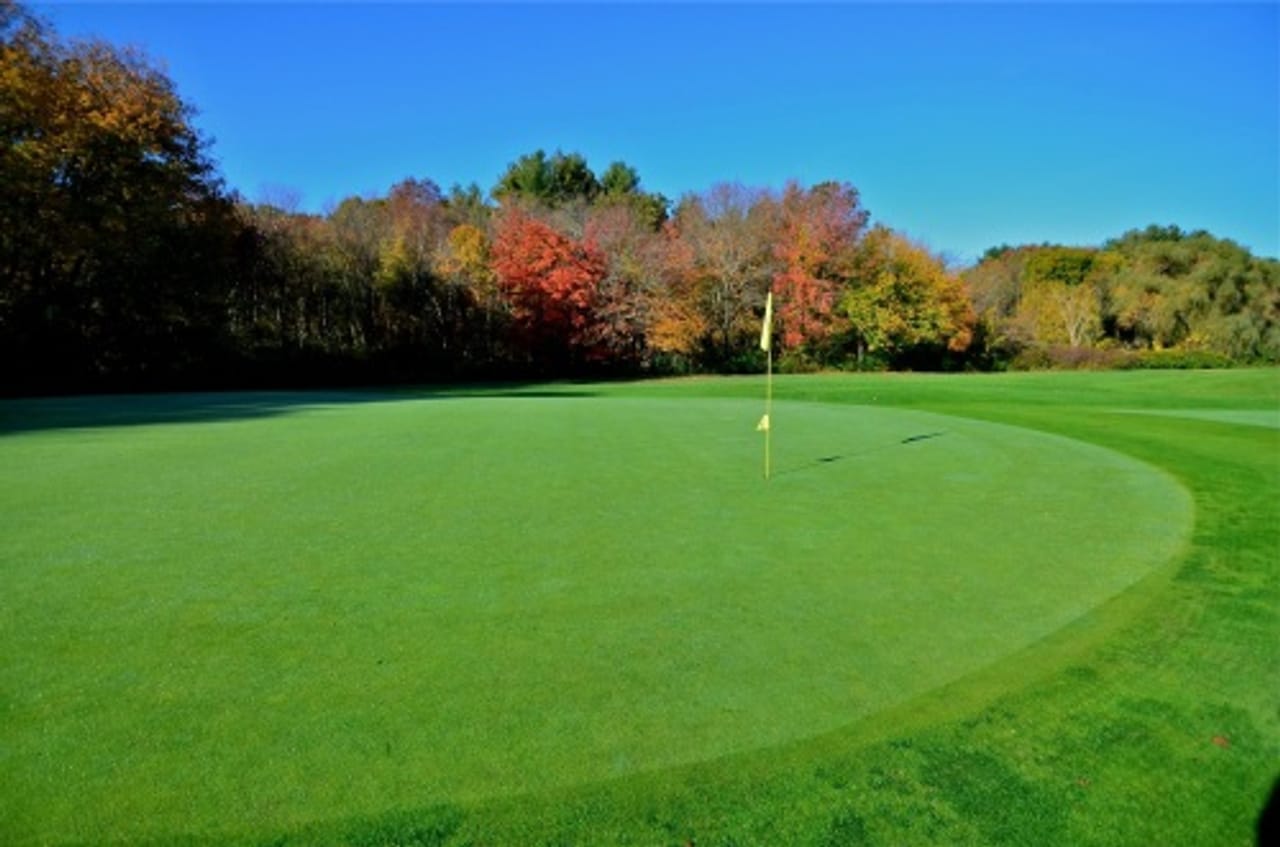 Hopedale Country Club