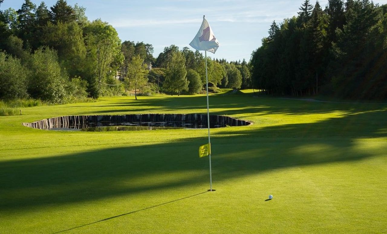 Oustøen Country Club