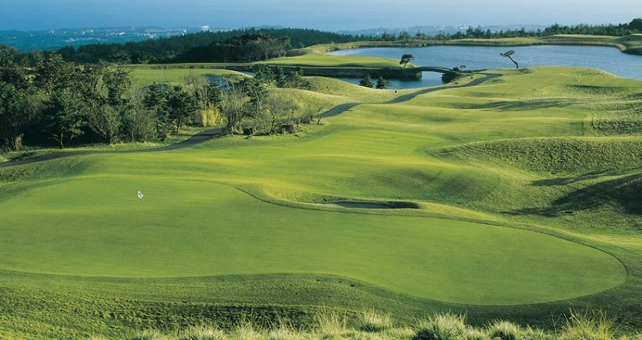 Volcano Golf & Resort