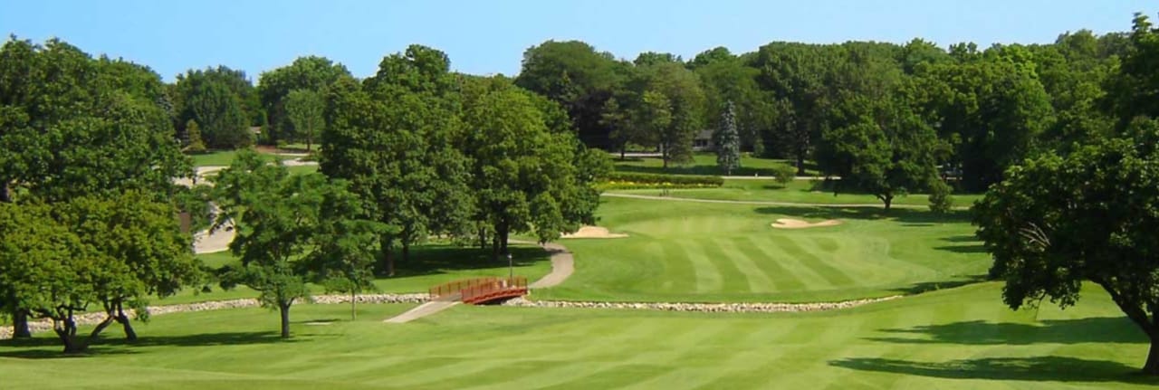 Mauh-Nah-Tee-See Country Club