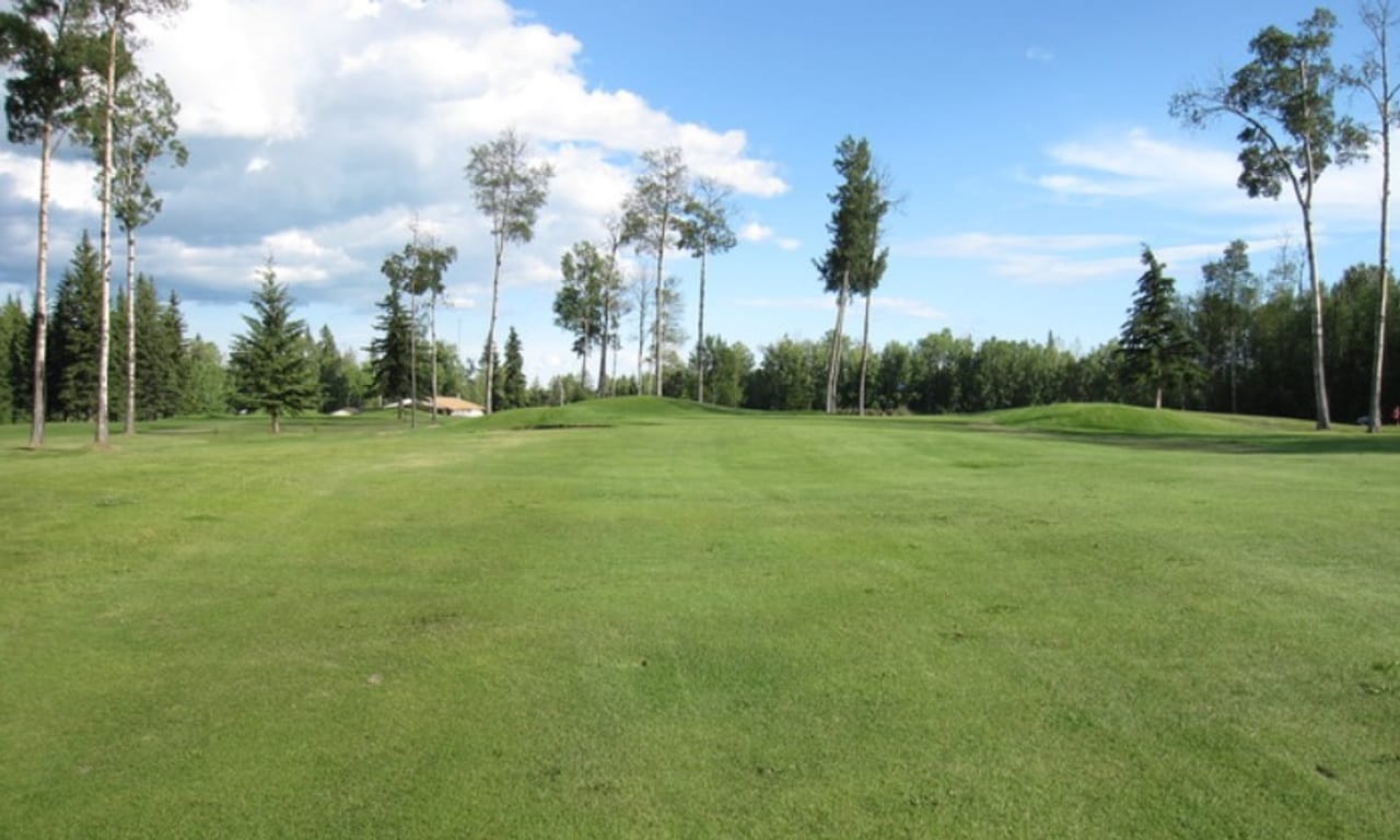 Skeleton Lake Golf & Country Club