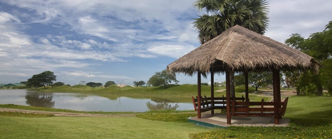 Than Hlyin Golf Club