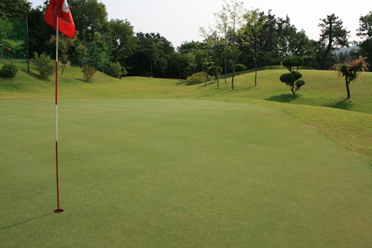 Yeongjae Par 3 Golf Land
