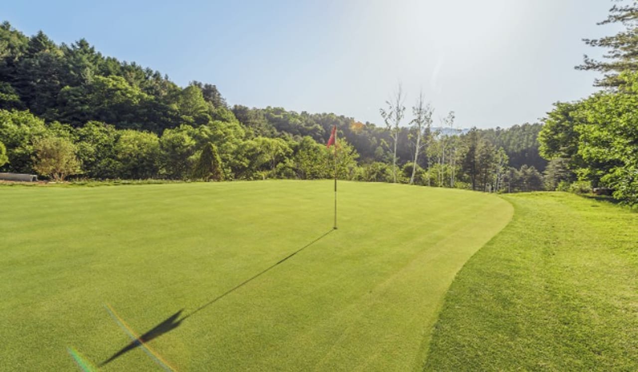 The Stay Par 3 Golf Course