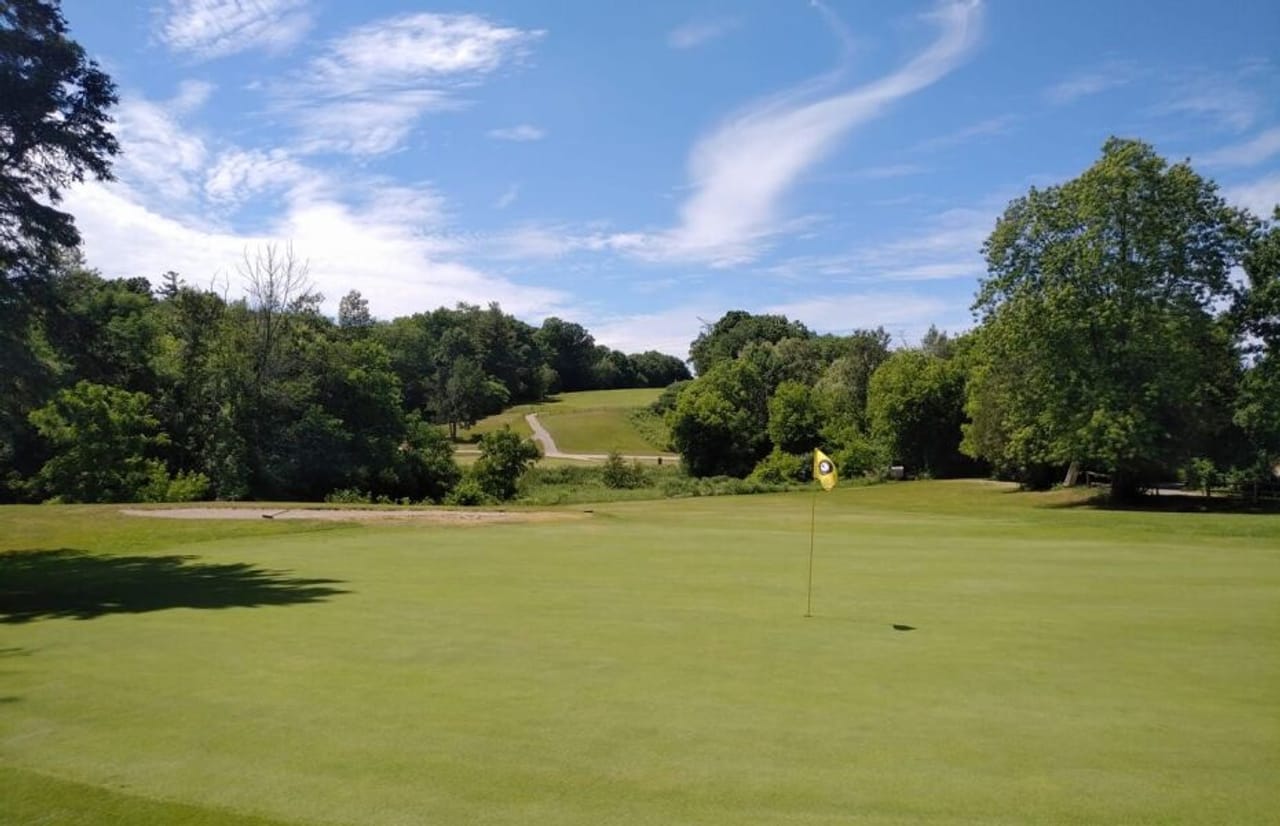 Uplands Golf & Ski Club