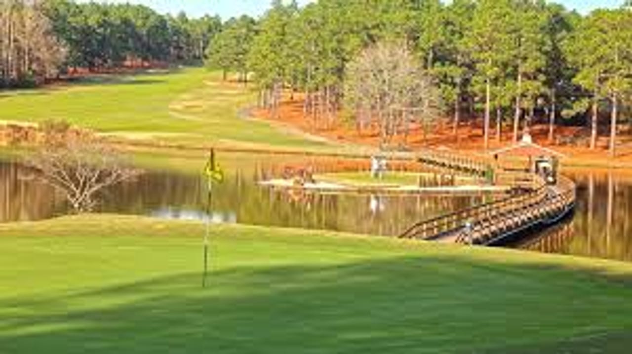 Seven Lakes Golf & Country Club
