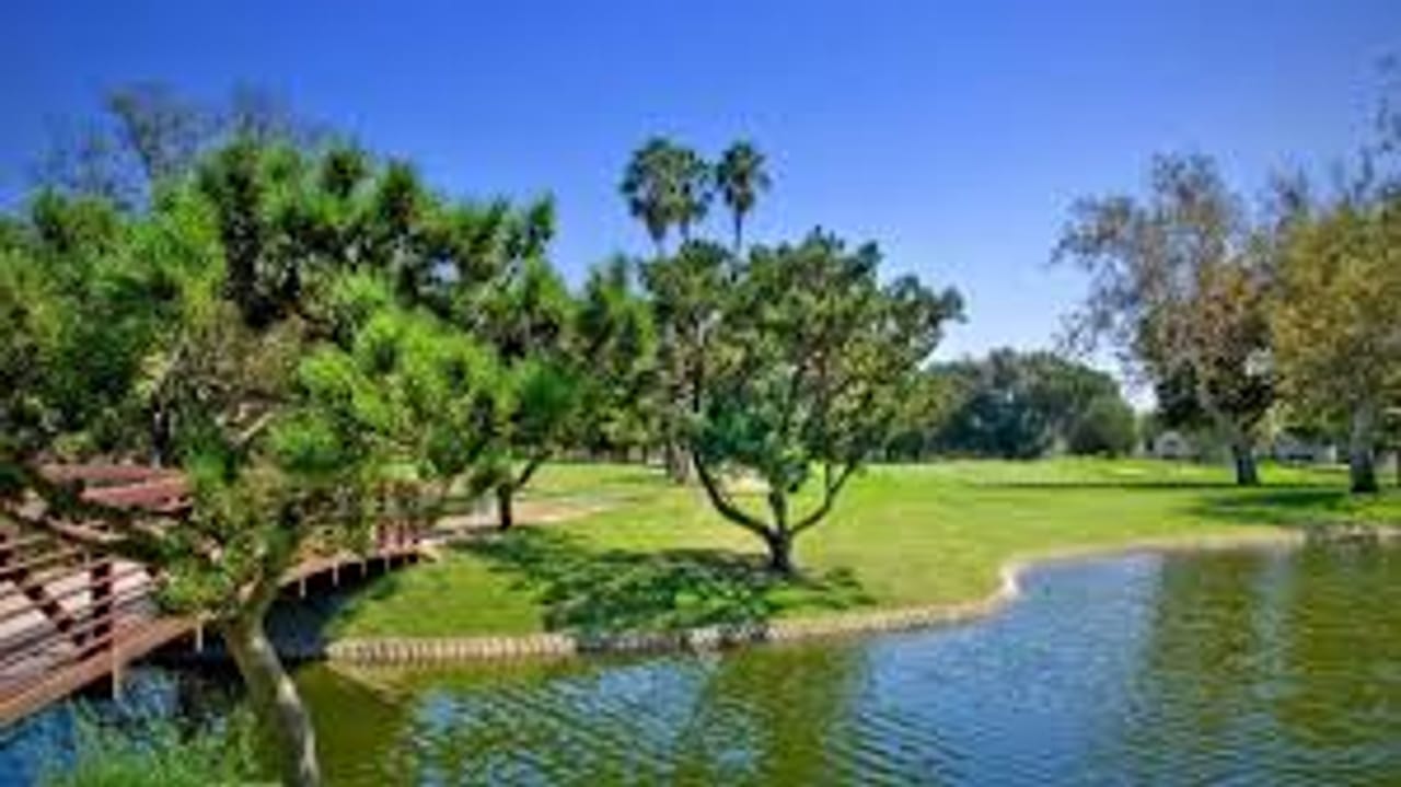 South Gate Golf Course (Par 3)