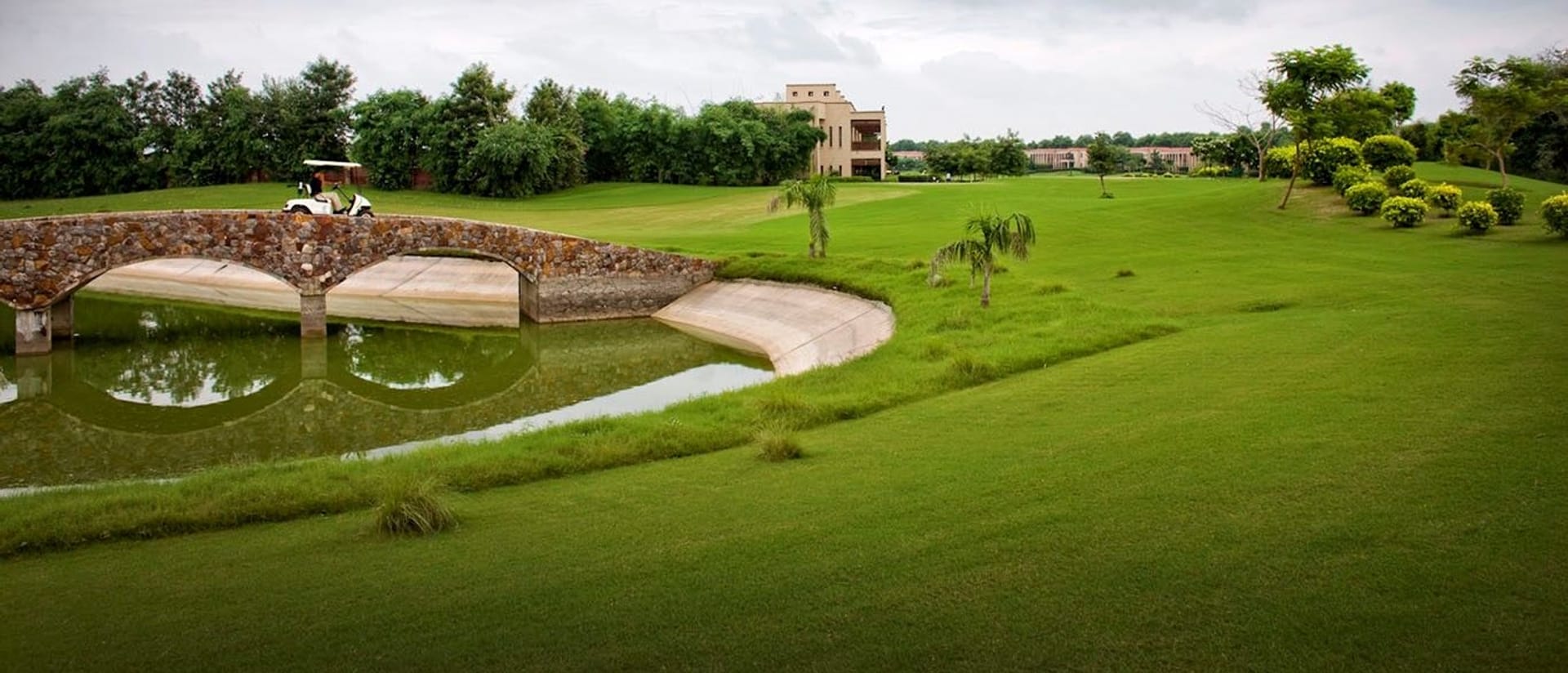 Tarudhan Valley Golf Resort