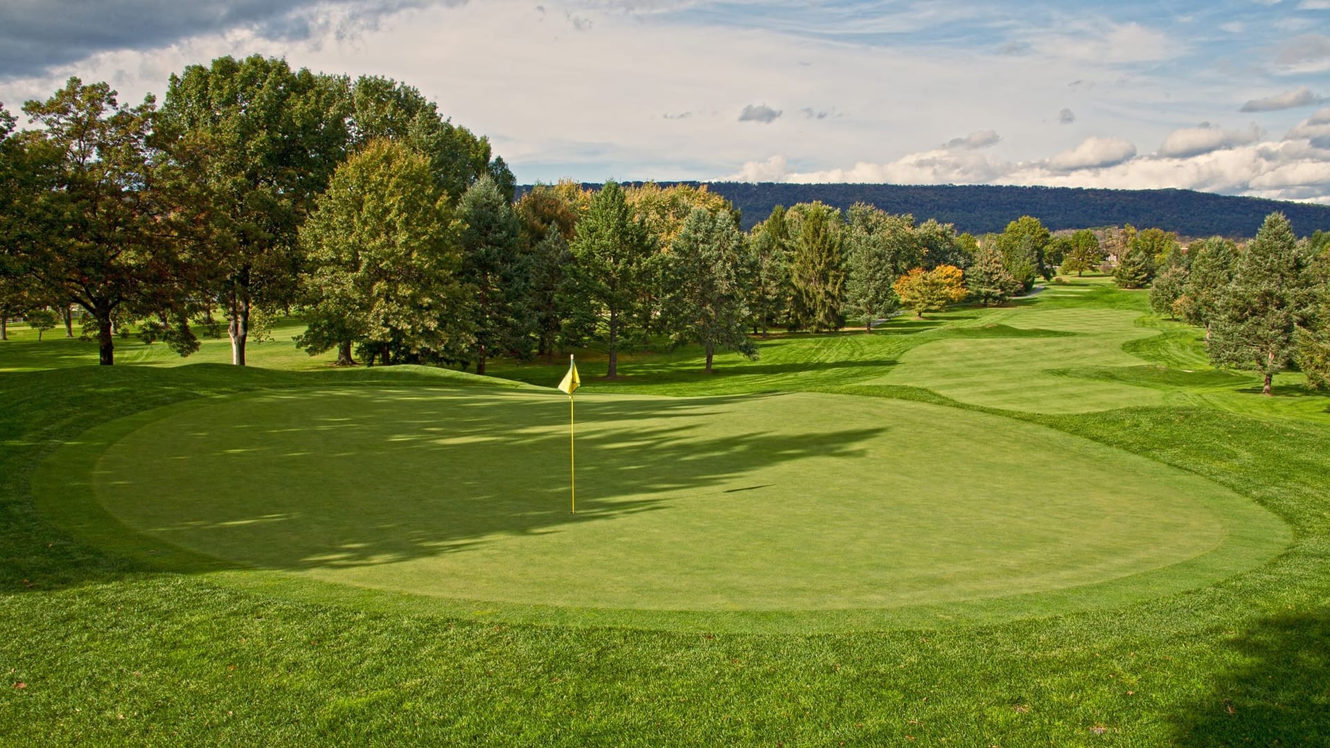 Colonial Golf & Tennis Club