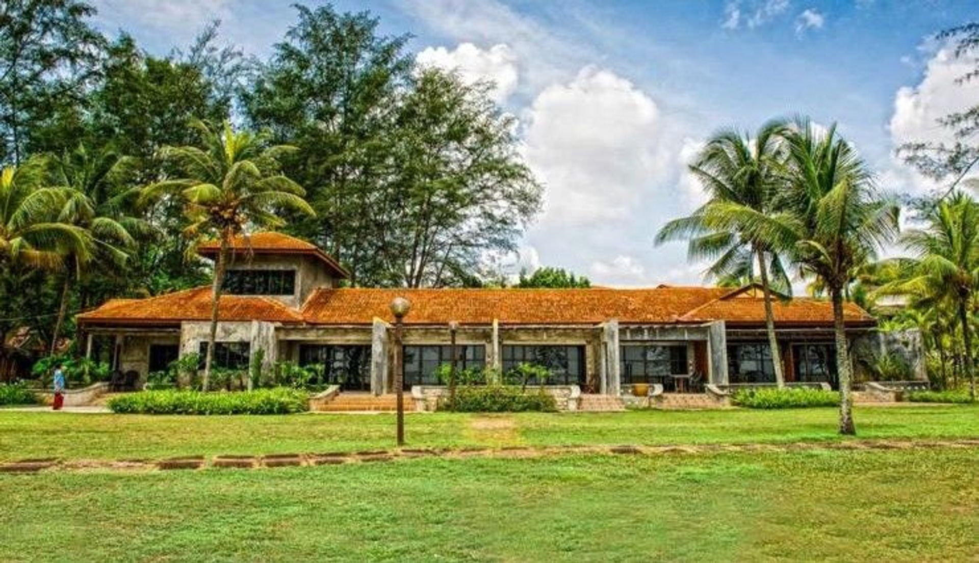 Lanjut Beach & Golf Resort