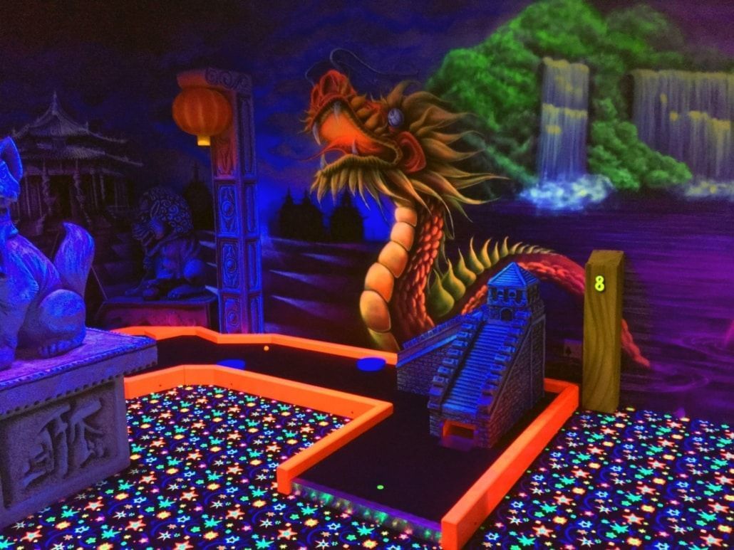 S_Schwarzlichtminigolf-(5).jpg