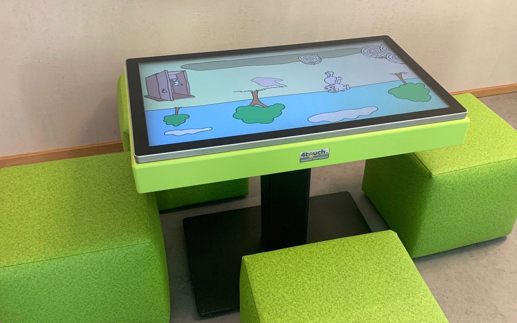 Digital Play Table: Gaming Table for Everyone