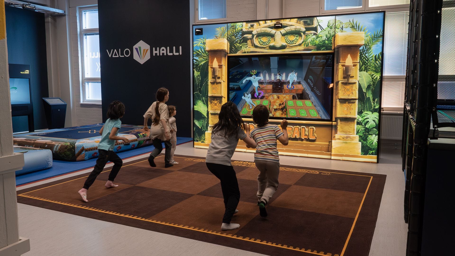 hps-play-company-playlife-valo-groundfall_standalone-game-2.jpg