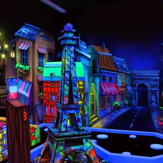 S_Schwarzlichtminigolf-(2).jpg