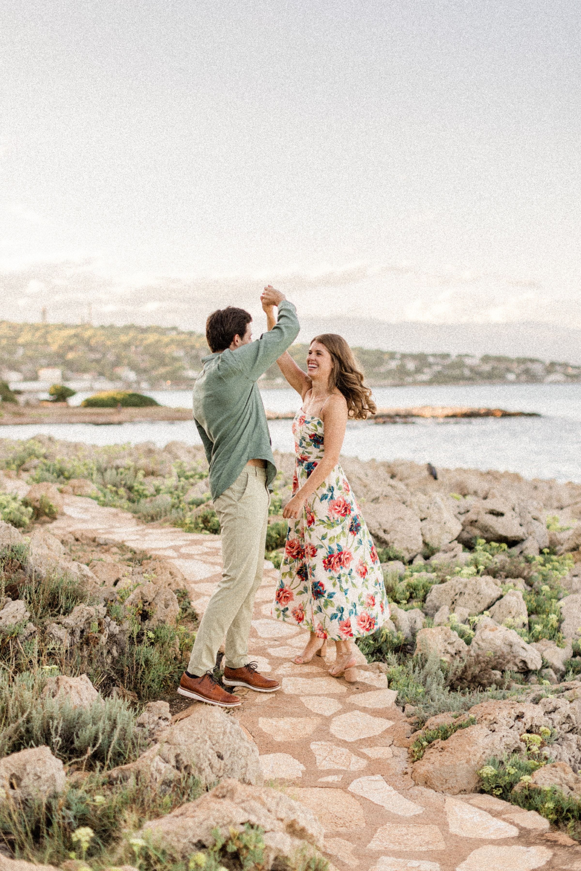 Séance photo de couple de Caitlyn et Will au Cap d'Antibes 8