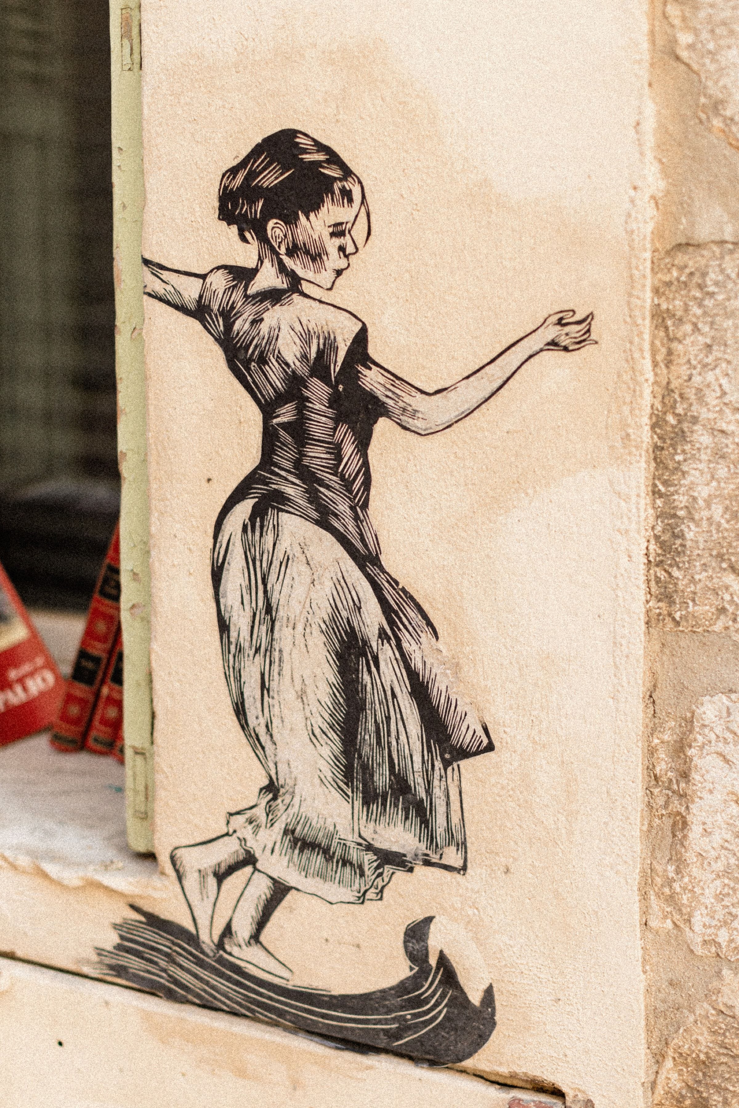 Séance photo de couple dans les ruelles pittoresques de Cannes 22