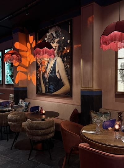 Cafe paris 2025 11 20 194029 uoke jpg