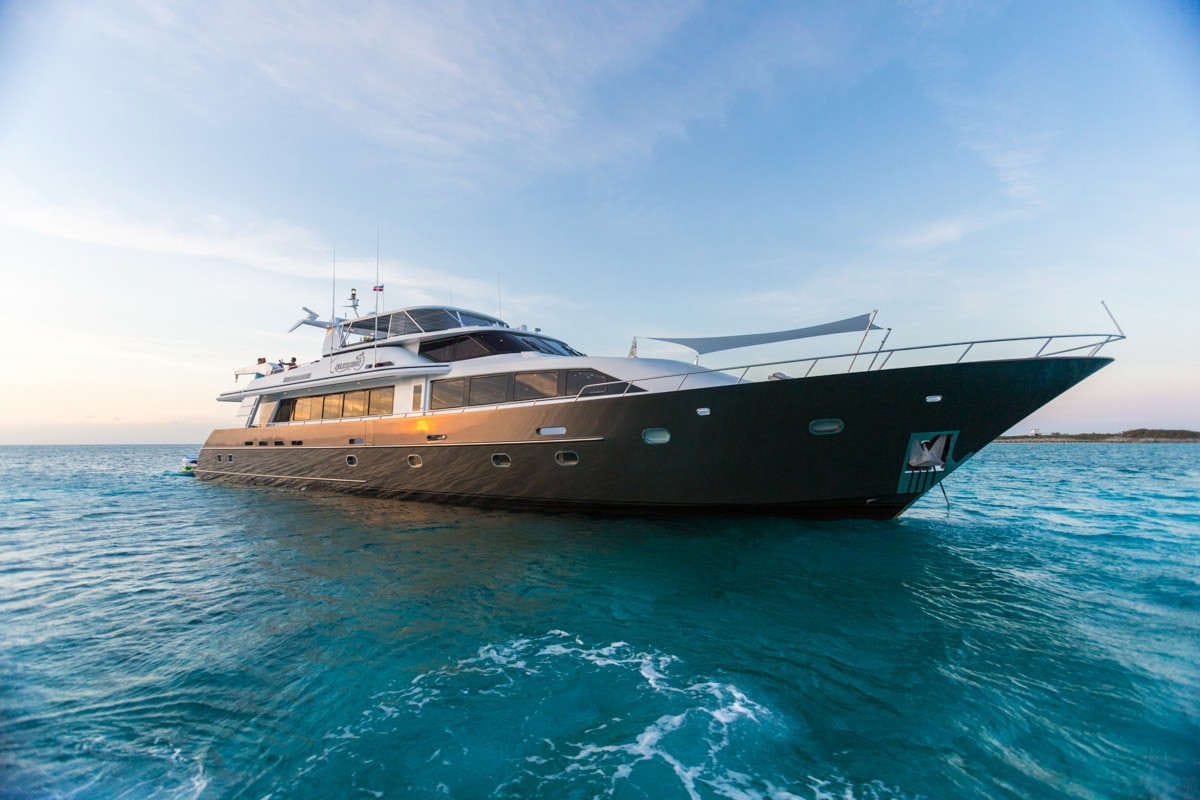 UNBRIDLED — charteryacht i Karibien