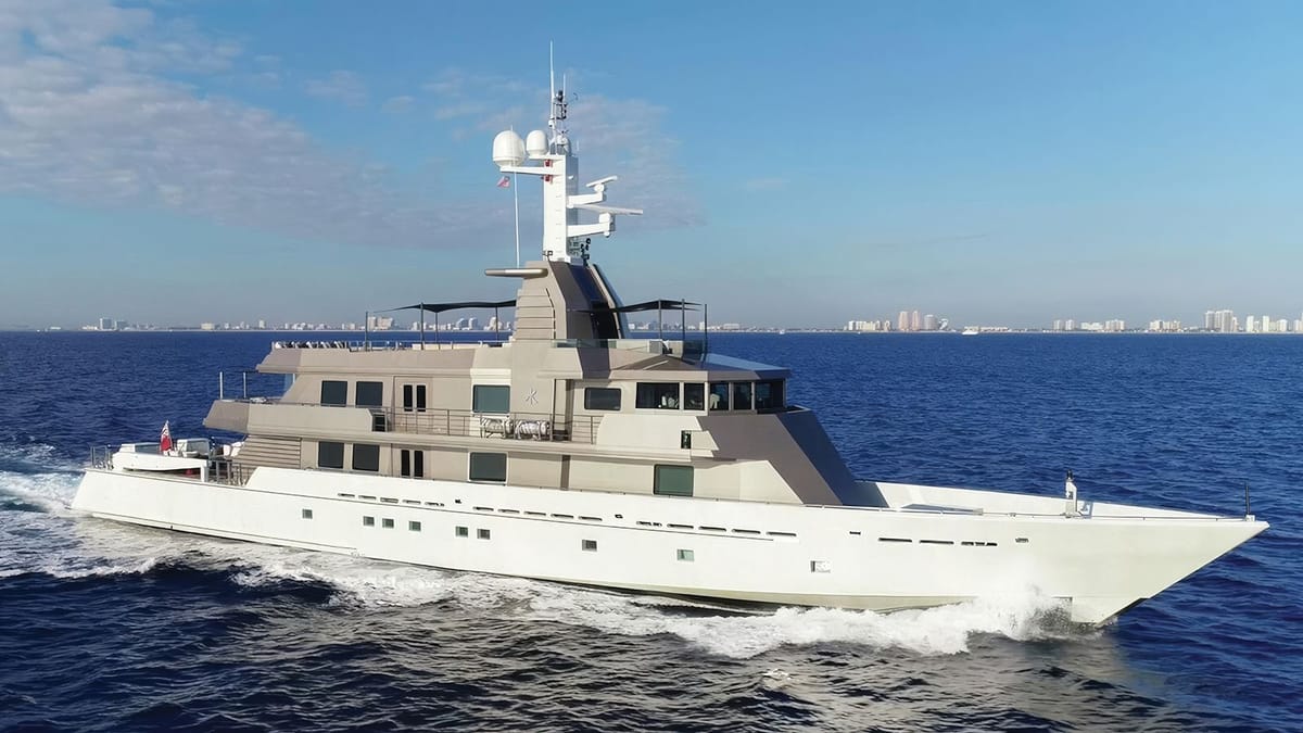 MIZU luxury motor yacht