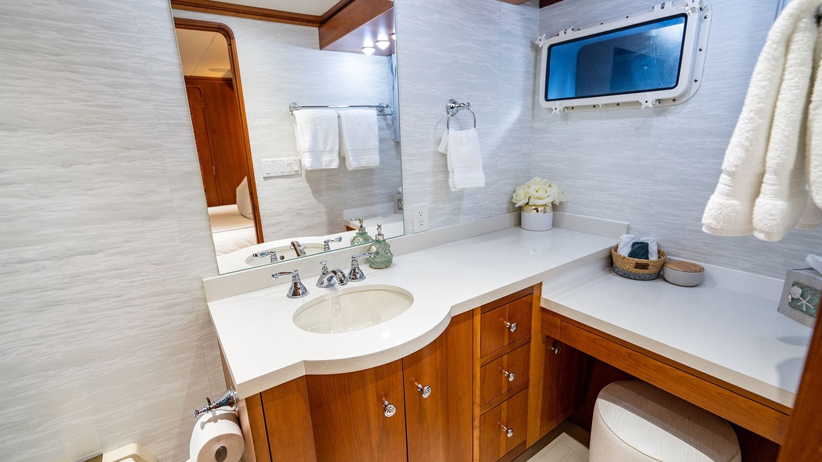 SILVER SEAS -45-gallery