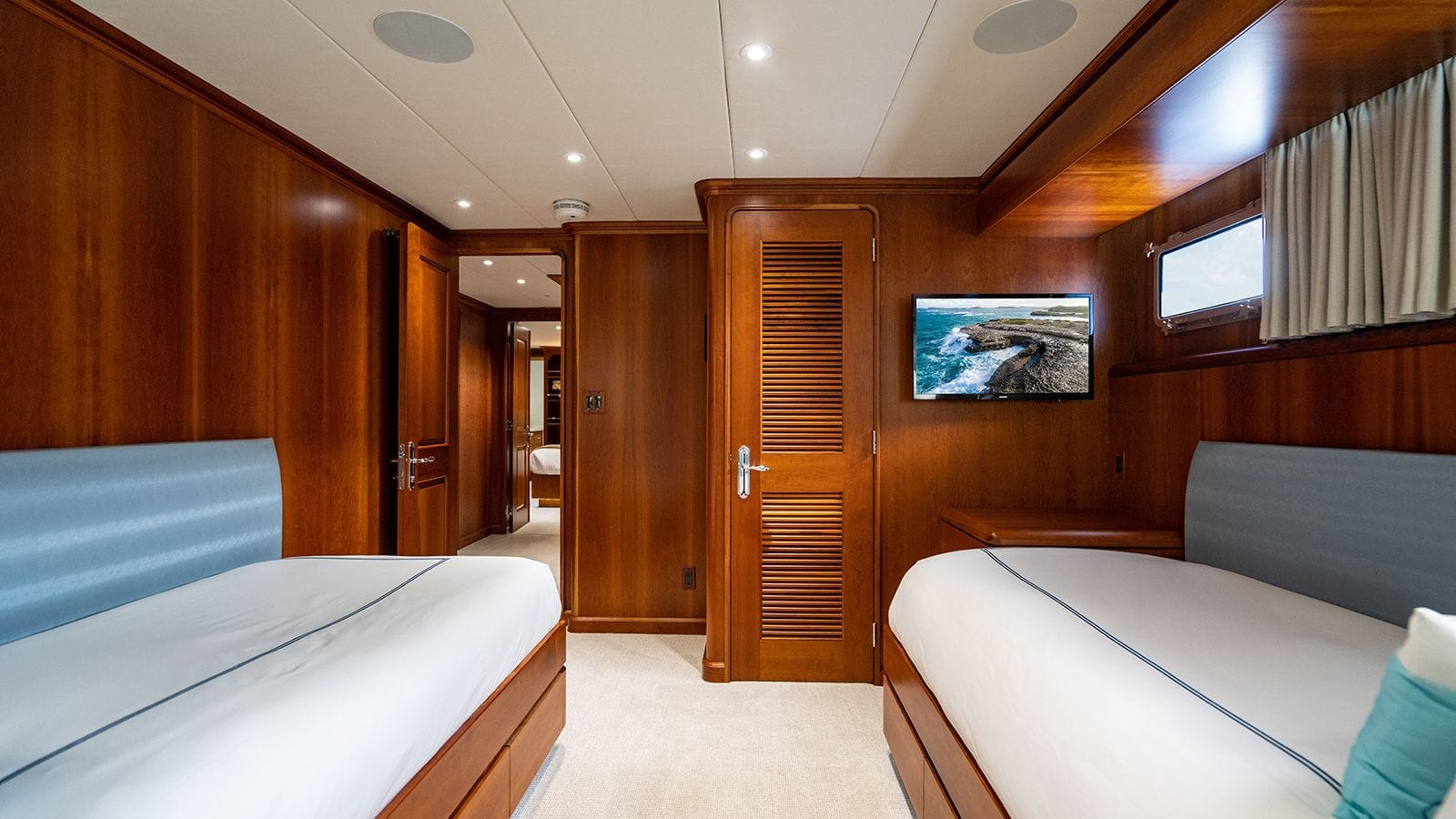 SILVER SEAS -50-gallery