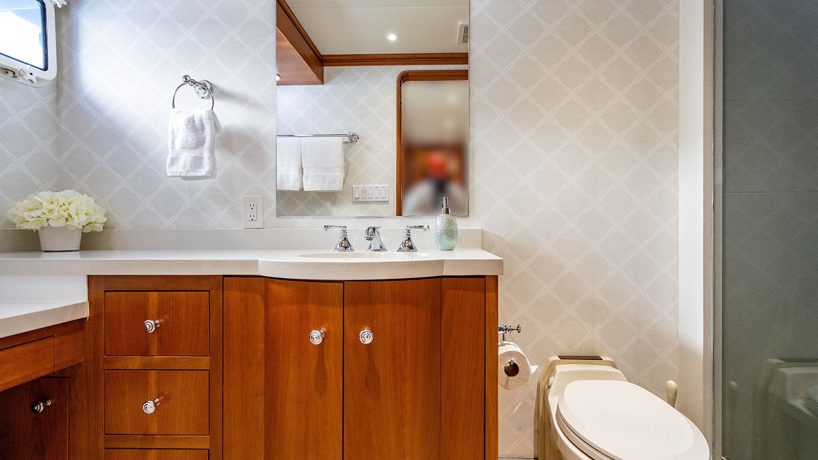 SILVER SEAS -48-gallery