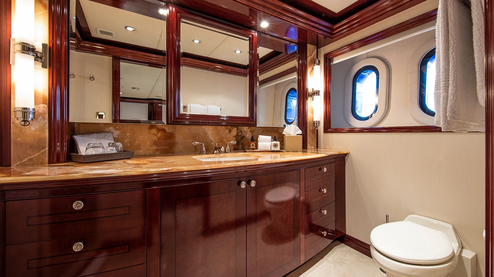 LA DEA II-13-gallery