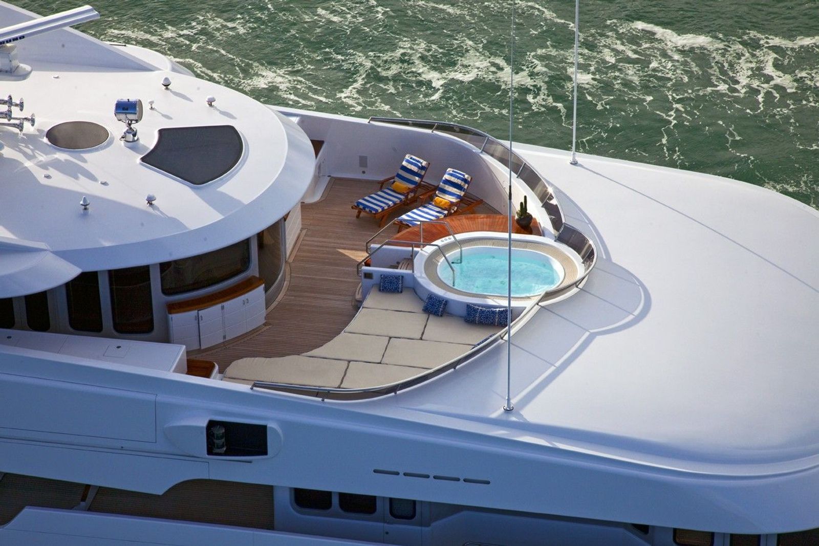 BLUE MOON Yacht for Charter - IYC