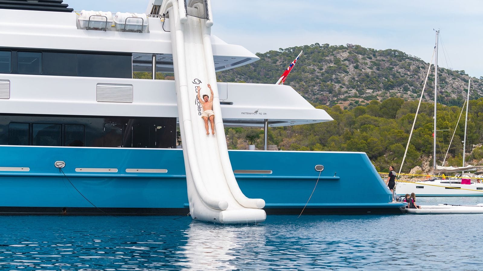 HOLDIN' MY OWN-47-gallery