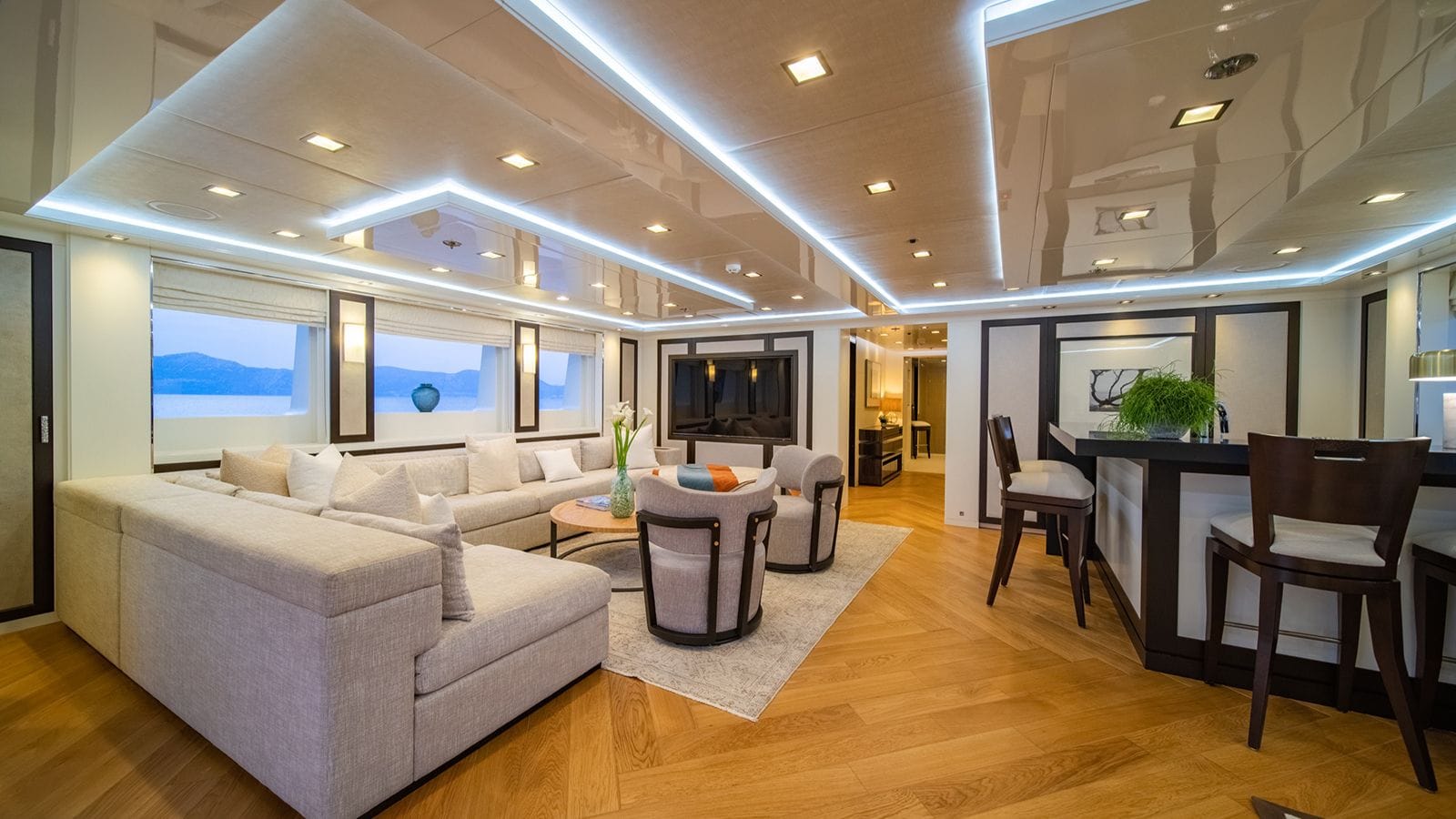 HOLDIN' MY OWN-34-gallery