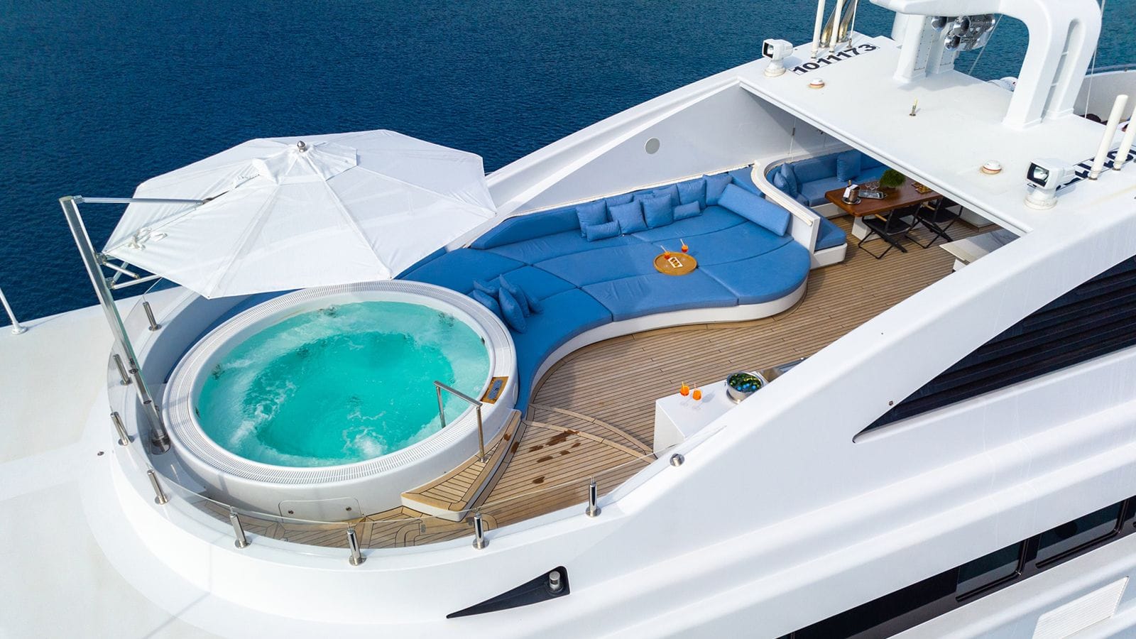 HOLDIN' MY OWN-36-gallery