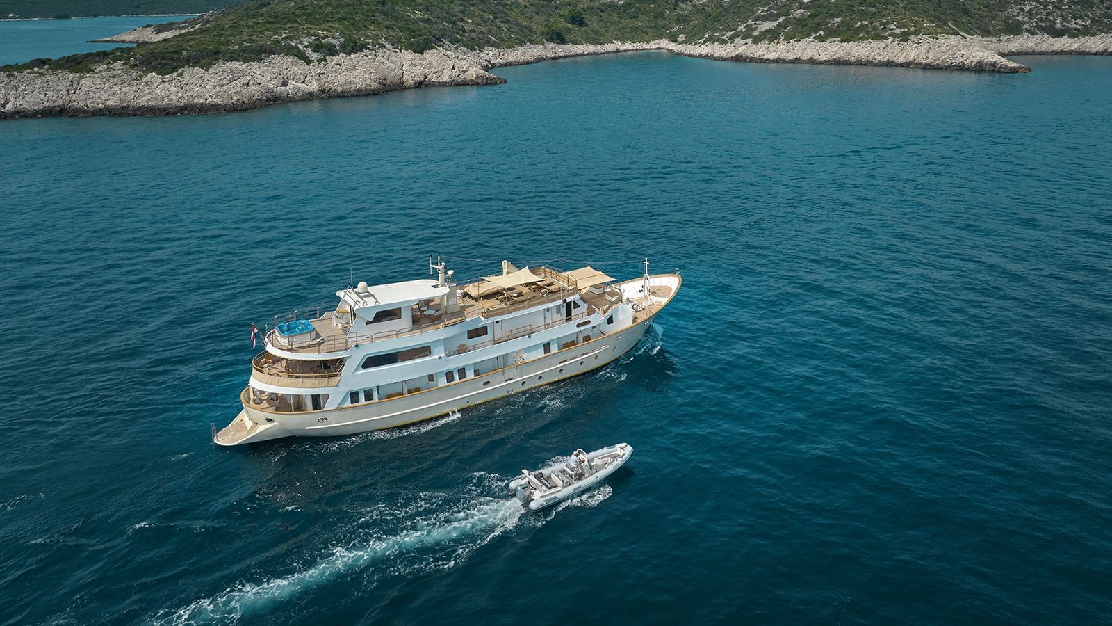 LA PERLA Yacht for Charter - IYC