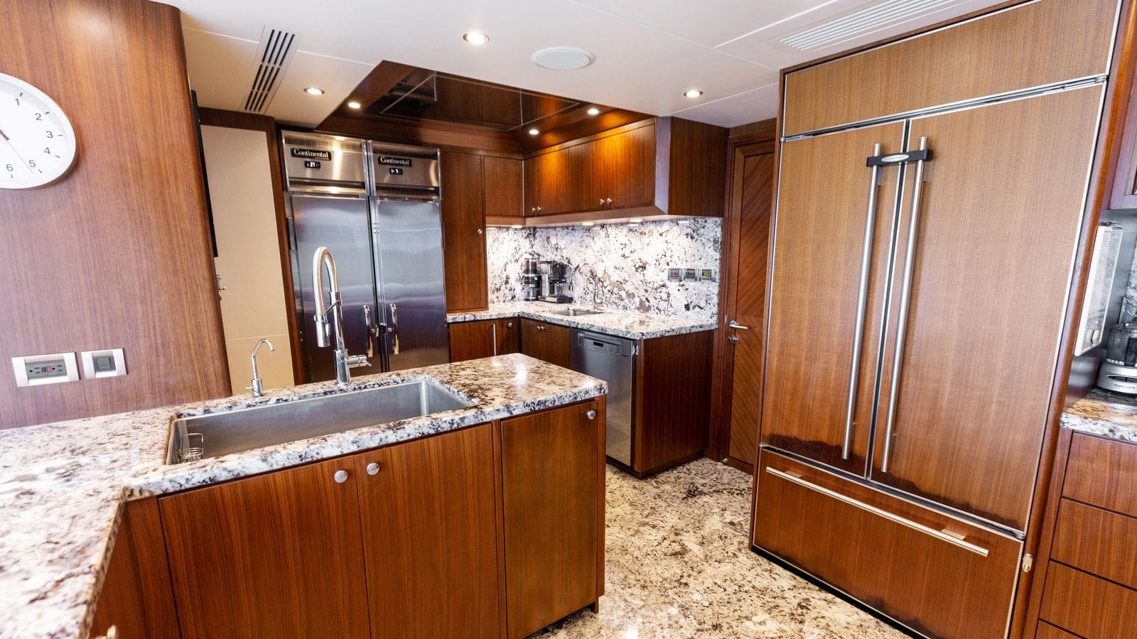 Je Reviens-19-gallery