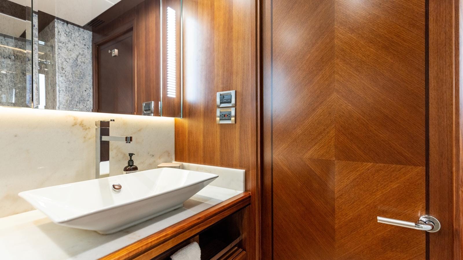 Je Reviens-27-gallery