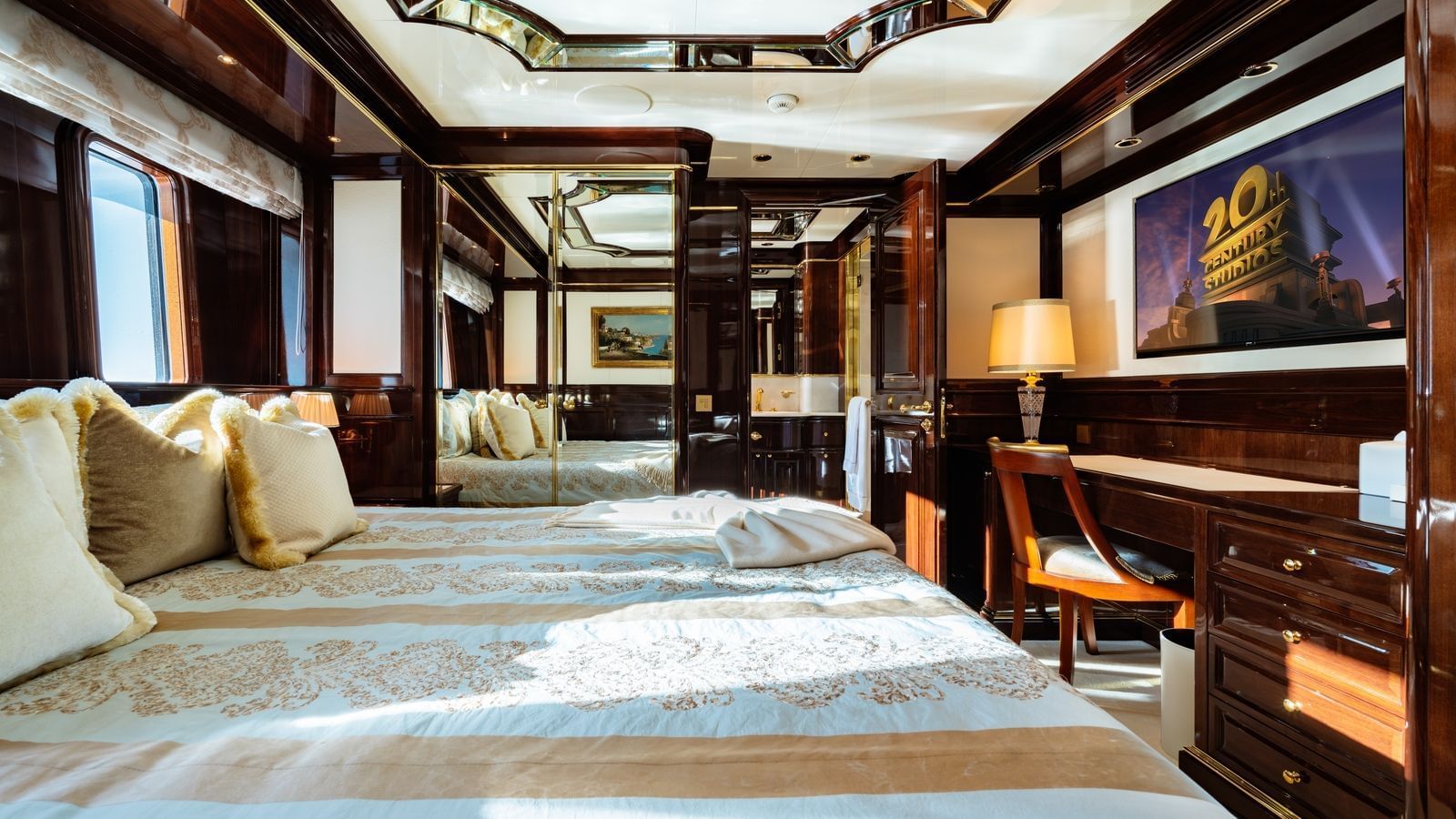 LADY LENA-28-gallery