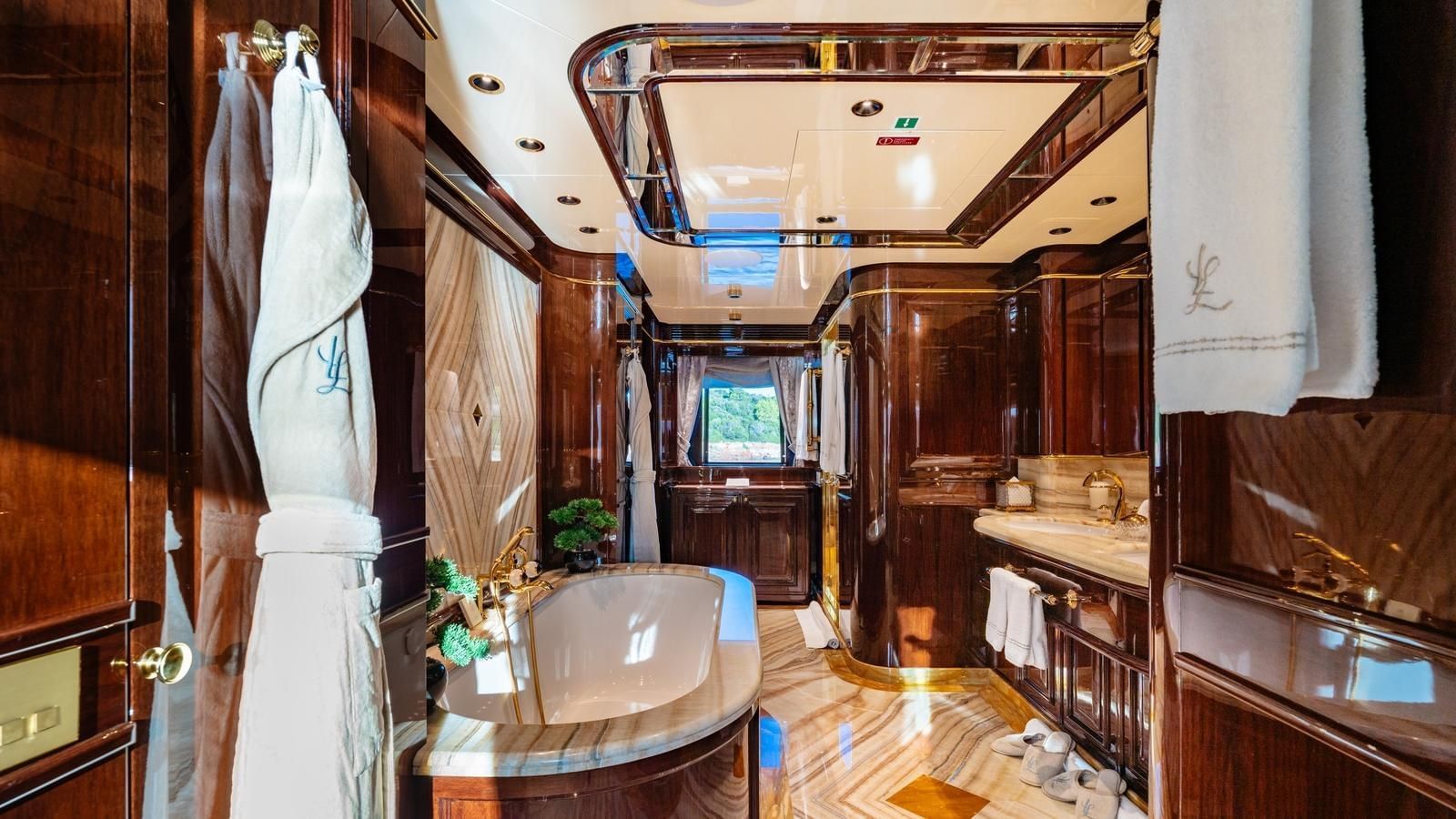 LADY LENA-25-gallery