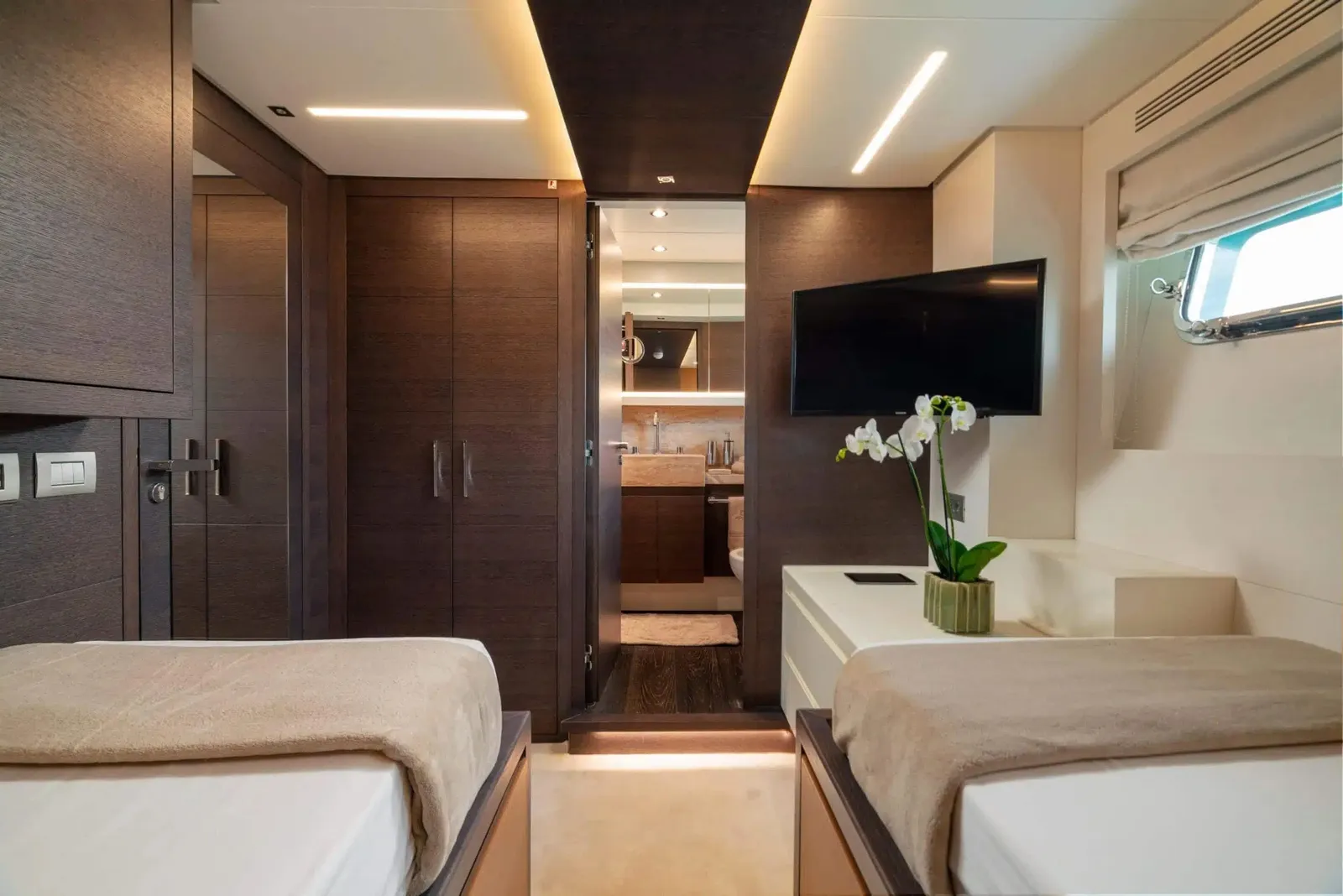 55 FIFTYFIVE thumbnail 6