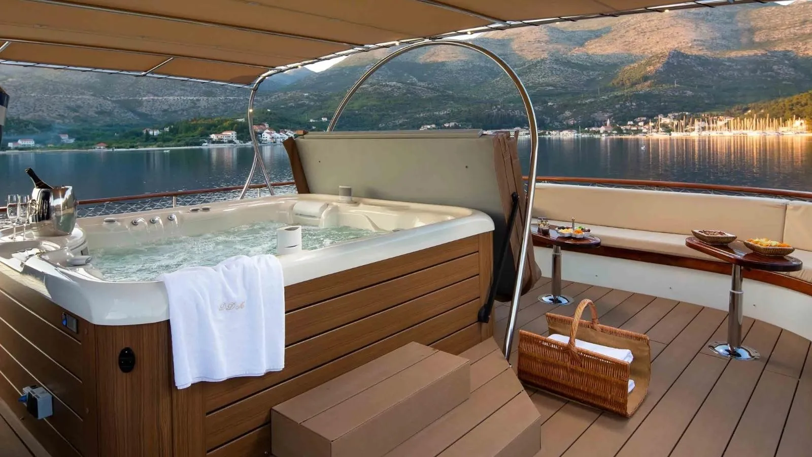 DONNA DEL MARE main view